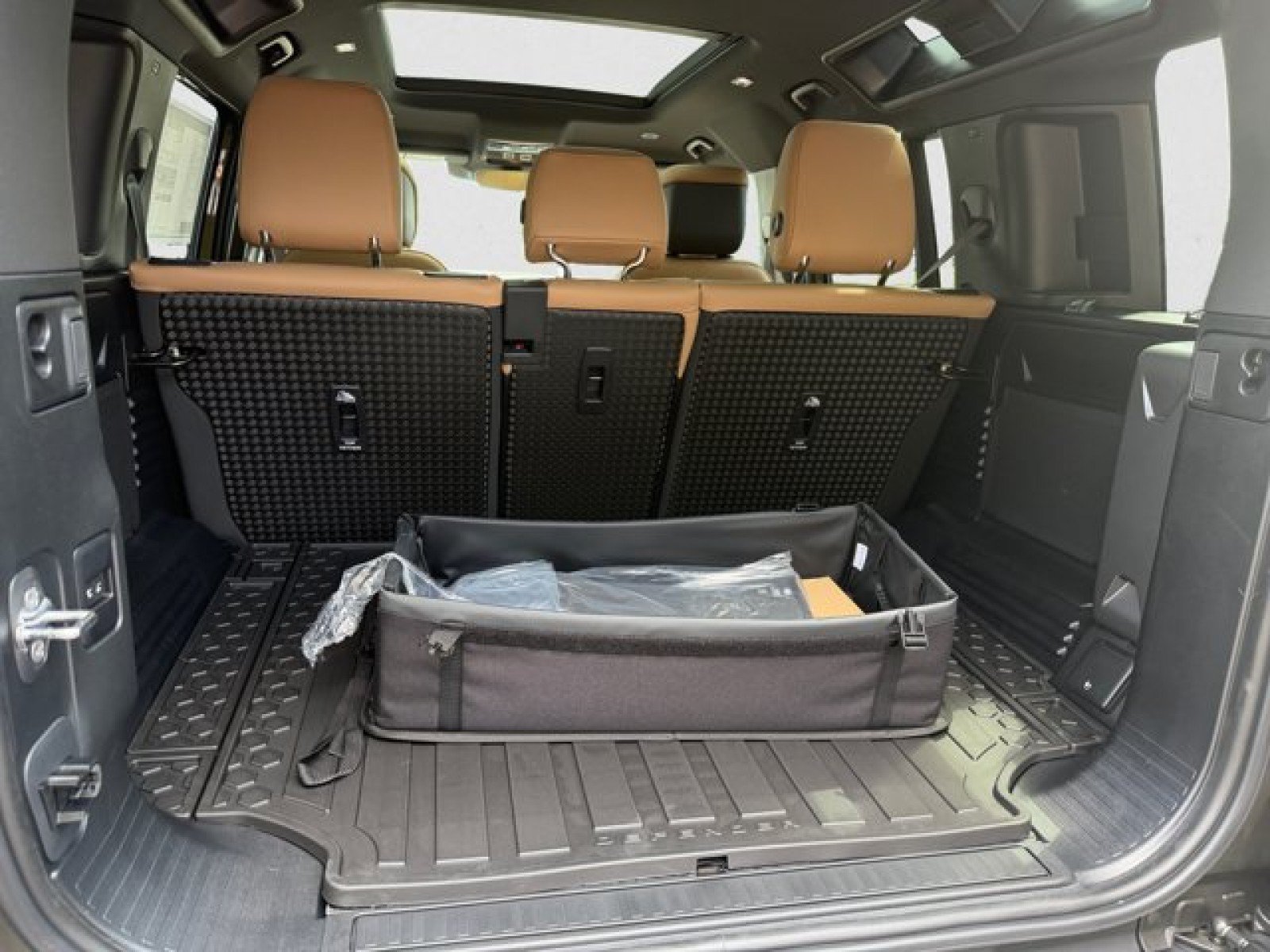 New 2026 Land Rover Defender 110 X-Dynamic SE AWD/4WD image 19