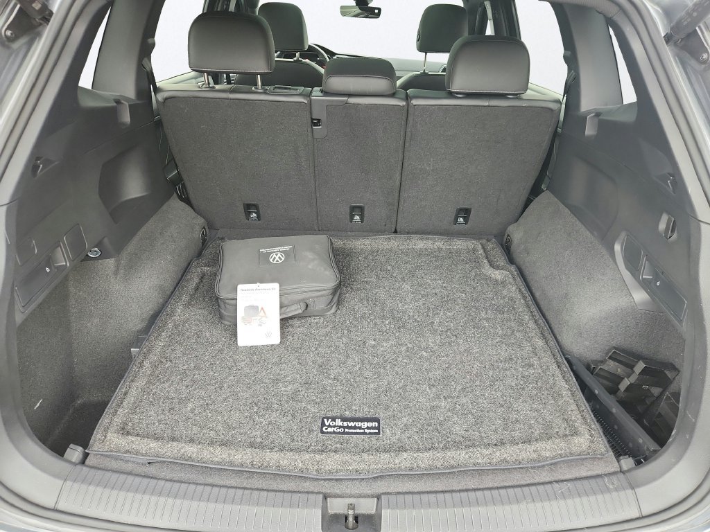 Used 2024 Volkswagen Tiguan SE R-Line AWD/4WD image 30