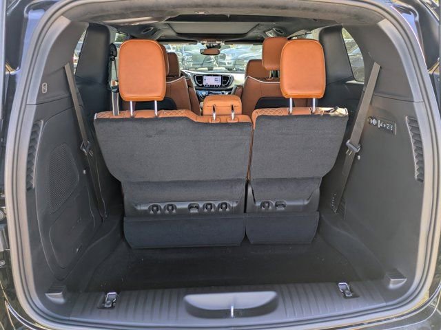 New 2026 Chrysler Pacifica Pinnacle FWD image 11