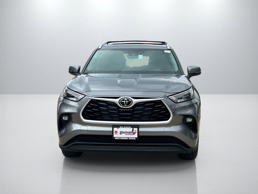 New 2026 Toyota Highlander XLE AWD/4WD image 2