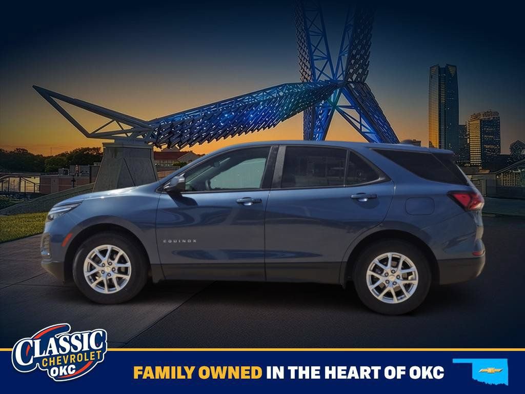 Used 2024 Chevrolet Equinox LS w/ LS Convenience Package FWD image 4