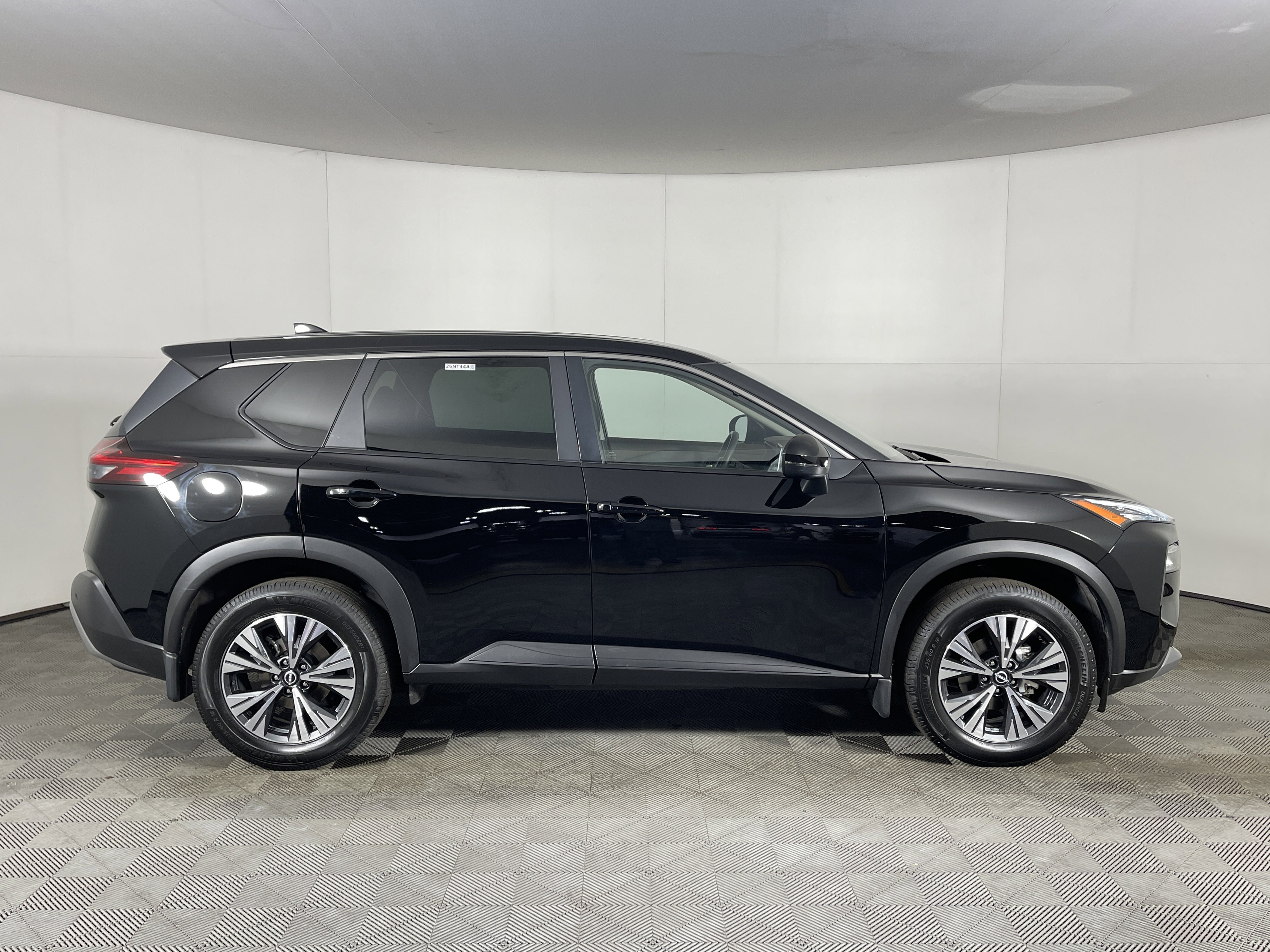 Used 2023 Nissan Rogue SV image 5