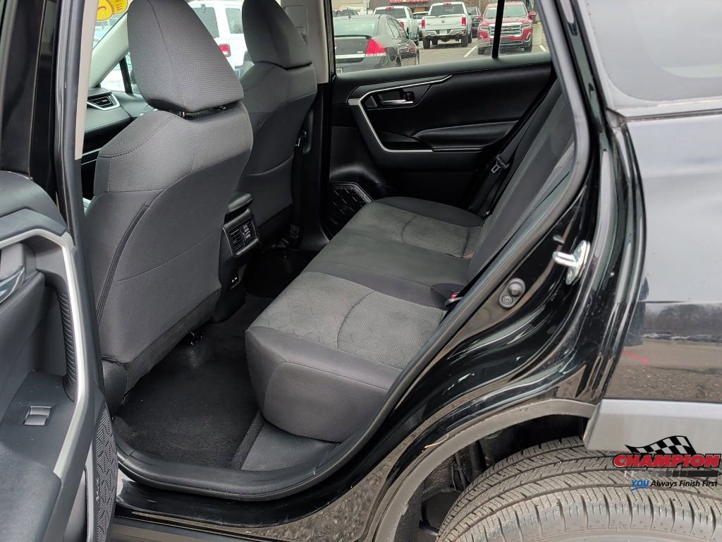 Used 2021 Toyota RAV4 XLE image 13