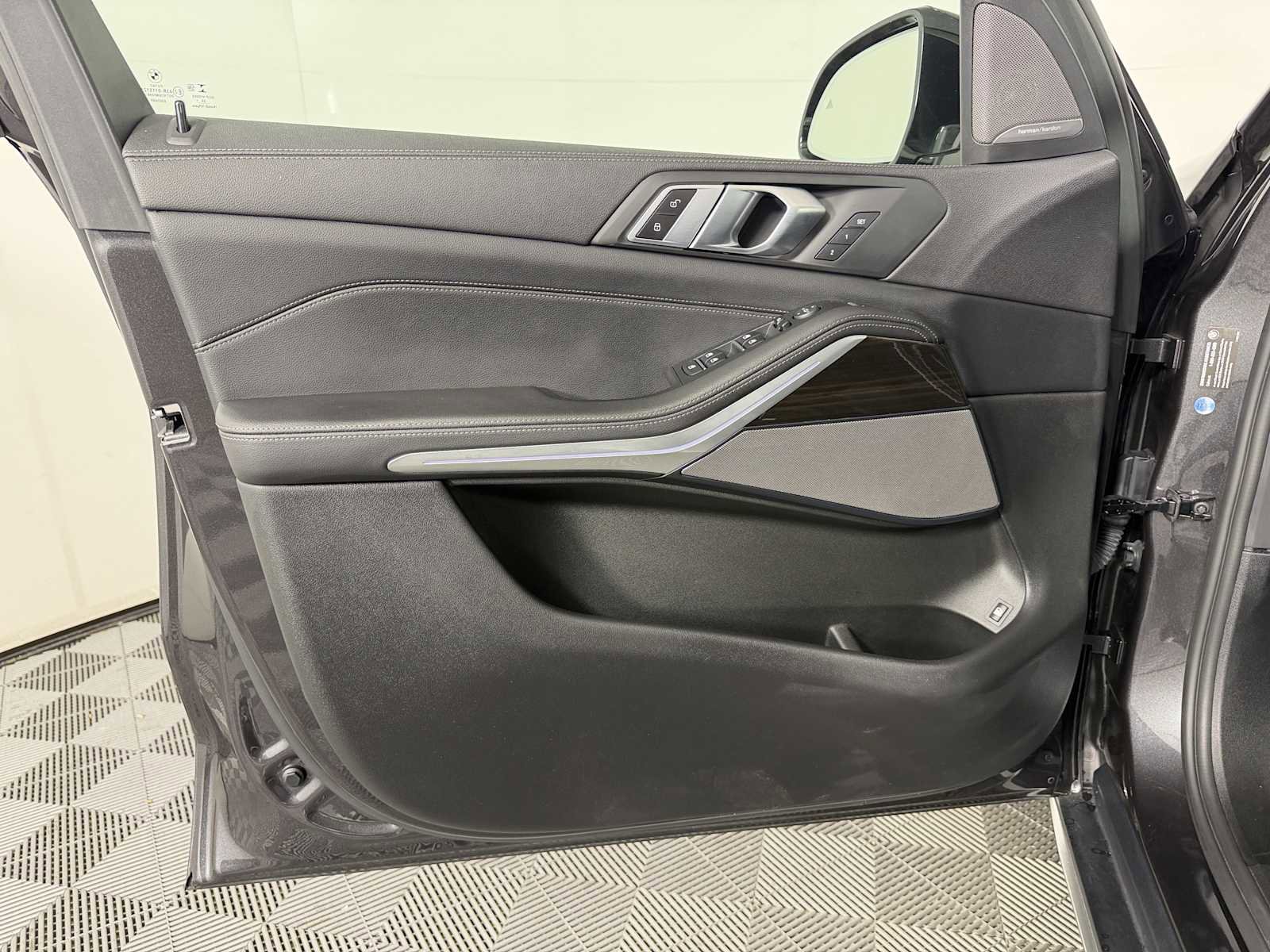 Used 2021 BMW X5 xDrive45e w/ Premium Package image 8