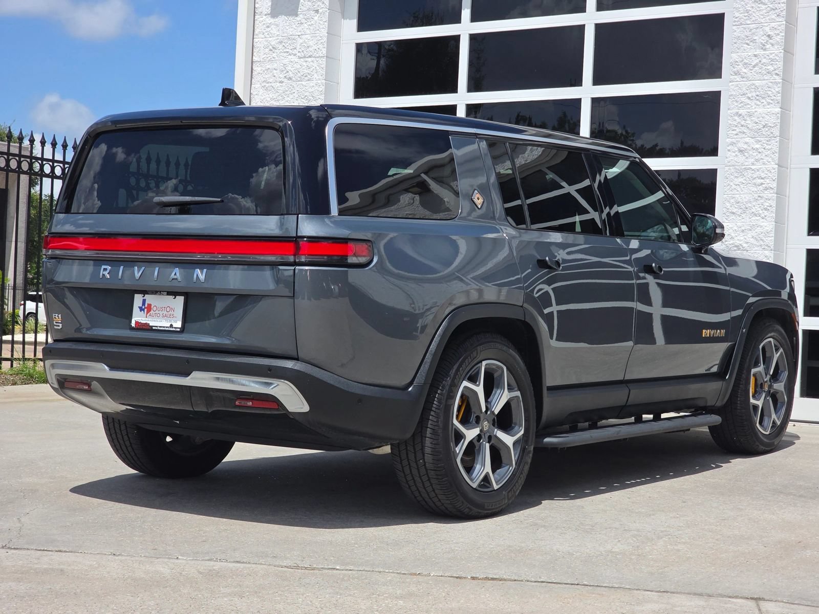 Used 2023 Rivian R1S Adventure Quad AWD/4WD image 4