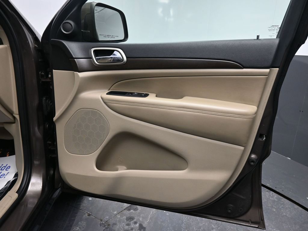 Used 2017 Jeep Grand Cherokee Laredo w/ Quick Order Package 23E image 17