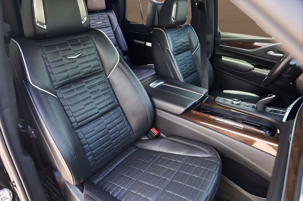Certified 2024 Cadillac Escalade Sport Platinum w/ LPO, Floor Liner Package AWD/4WD image 33