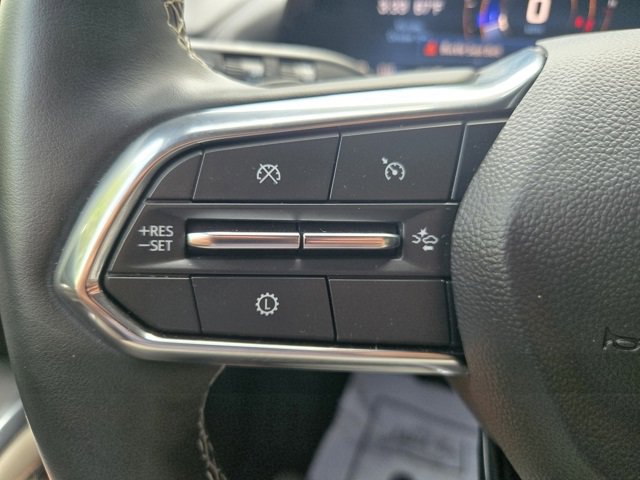 Used 2025 Chevrolet Traverse LT image 23