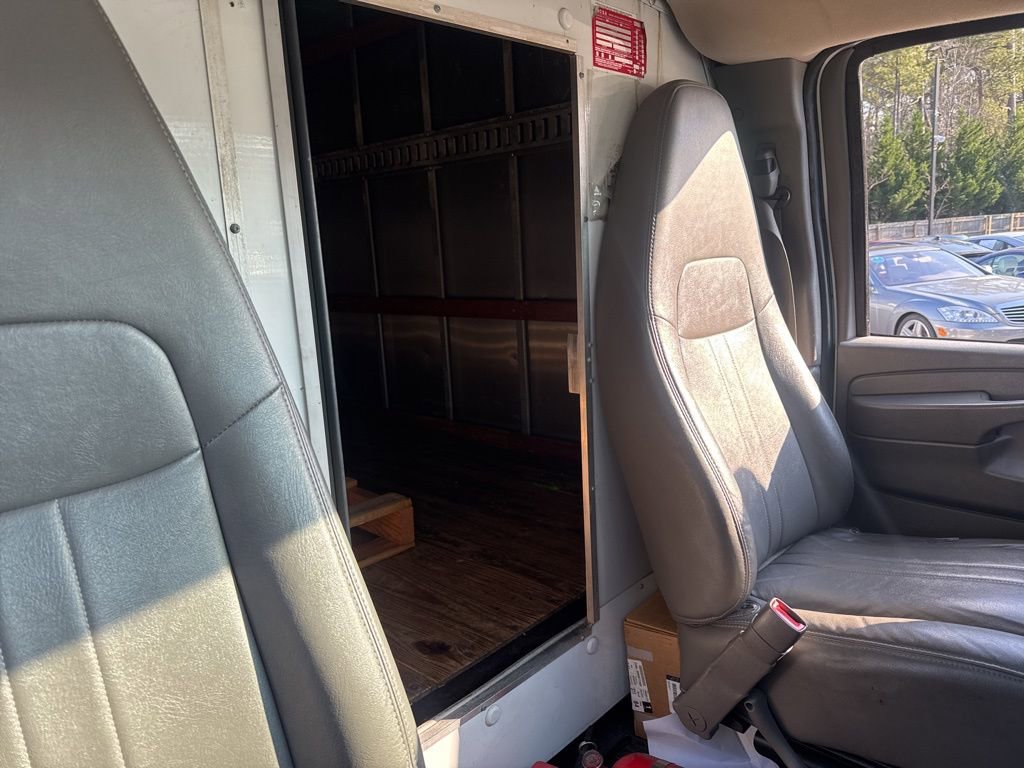 Used 2010 Chevrolet Express 3500 Extended image 8
