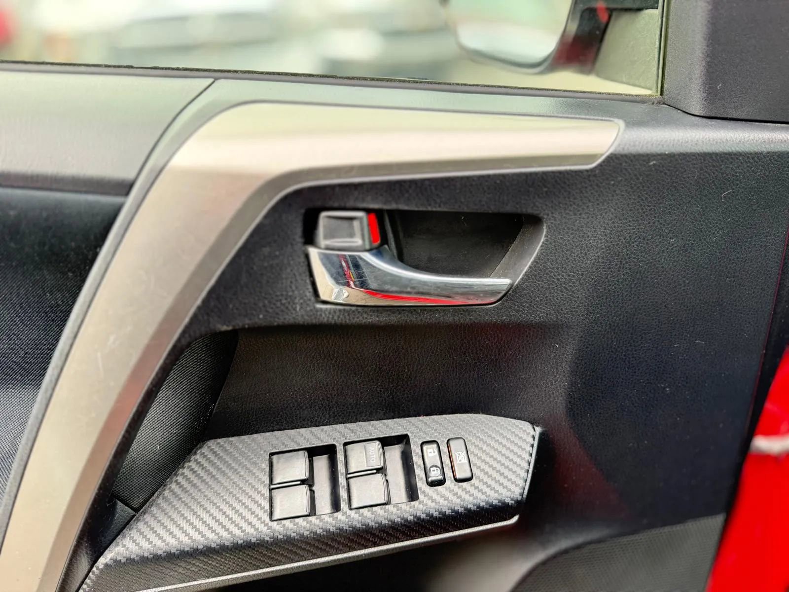 Used 2015 Toyota RAV4 XLE w/ Four Season Floor Mat Package image 25