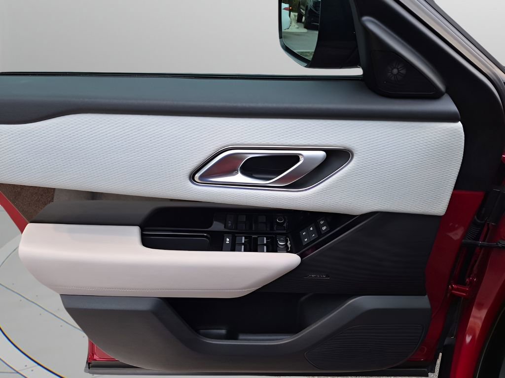 Used 2021 Land Rover Range Rover Velar R-Dynamic S image 26