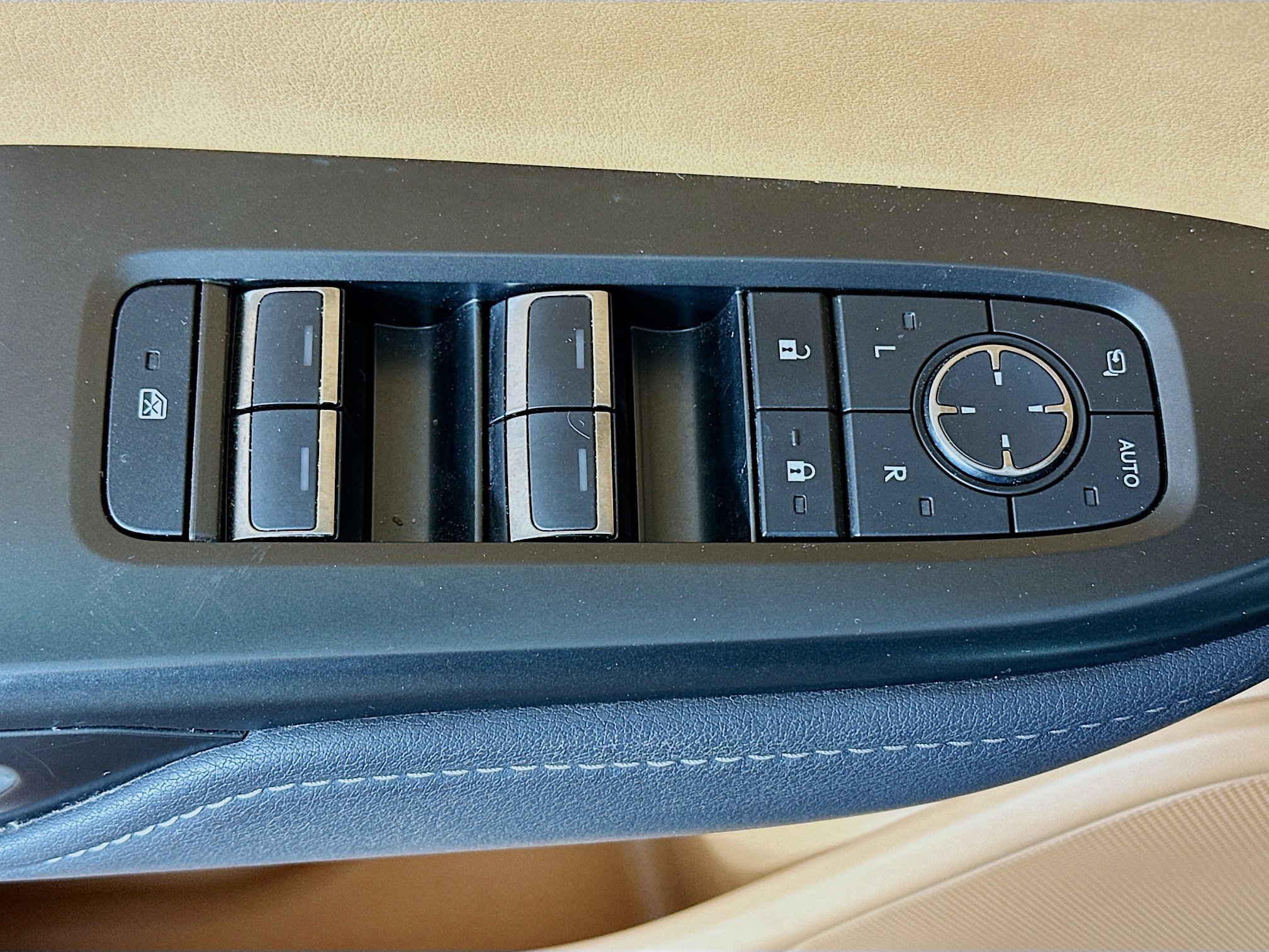 Used 2023 Lexus RZ 450e Premium w/ Technology Package image 15