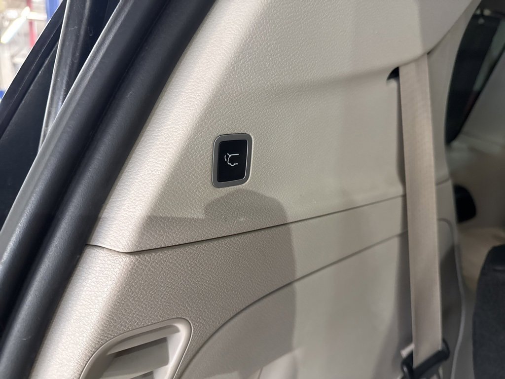 Used 2020 Chrysler Pacifica Touring-L image 10