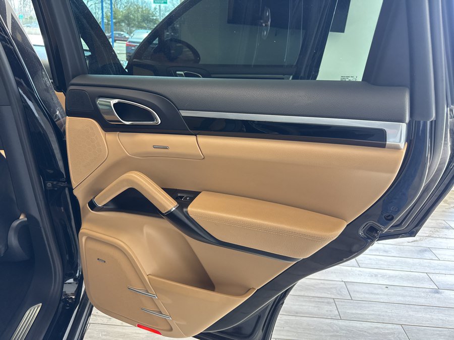 Used 2018 Porsche Cayenne Platinum Edition AWD/4WD image 23