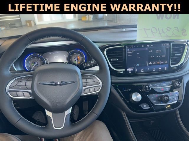 New 2026 Chrysler Pacifica Limited w/ Trailer Tow Group AWD/4WD image 4