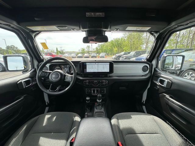 Used 2025 Jeep Wrangler Sport AWD/4WD image 2
