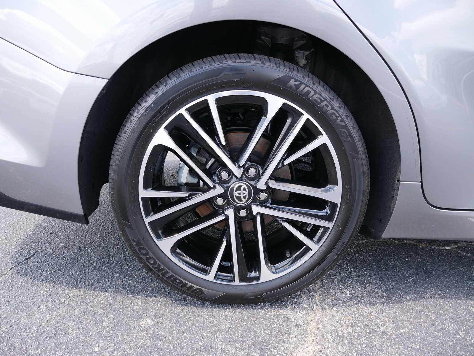 Used 2025 Toyota Camry XLE image 12