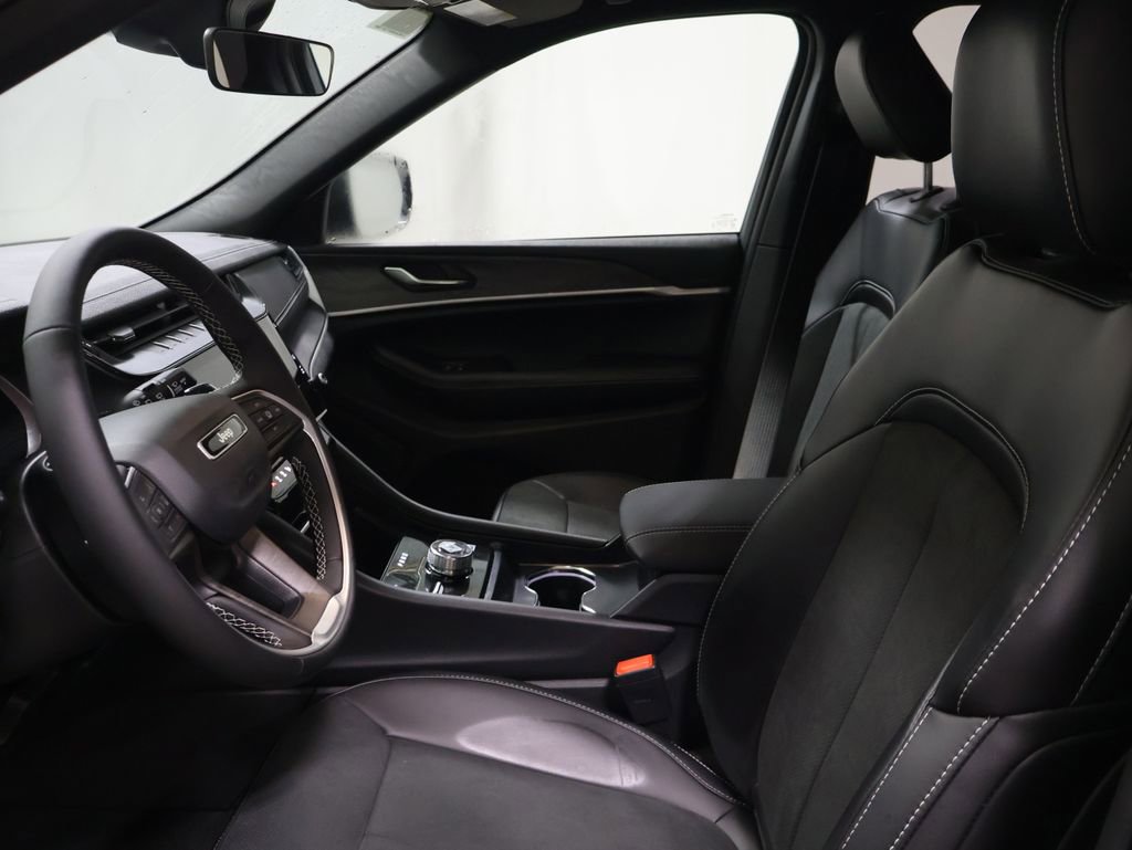 New 2026 Jeep Grand Cherokee Laredo image 9