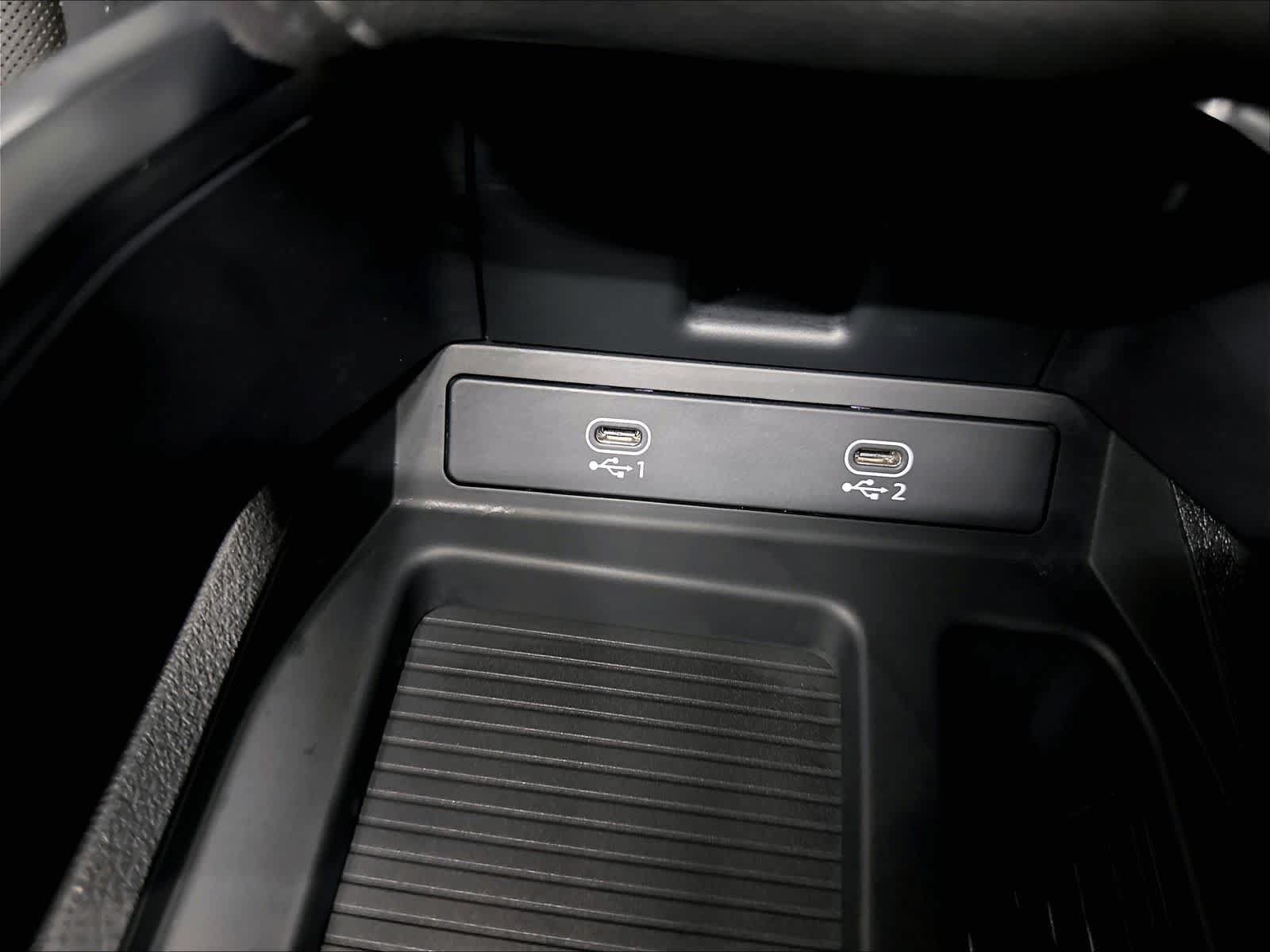 Used 2024 Audi Q8 e-tron Premium Plus AWD/4WD image 34