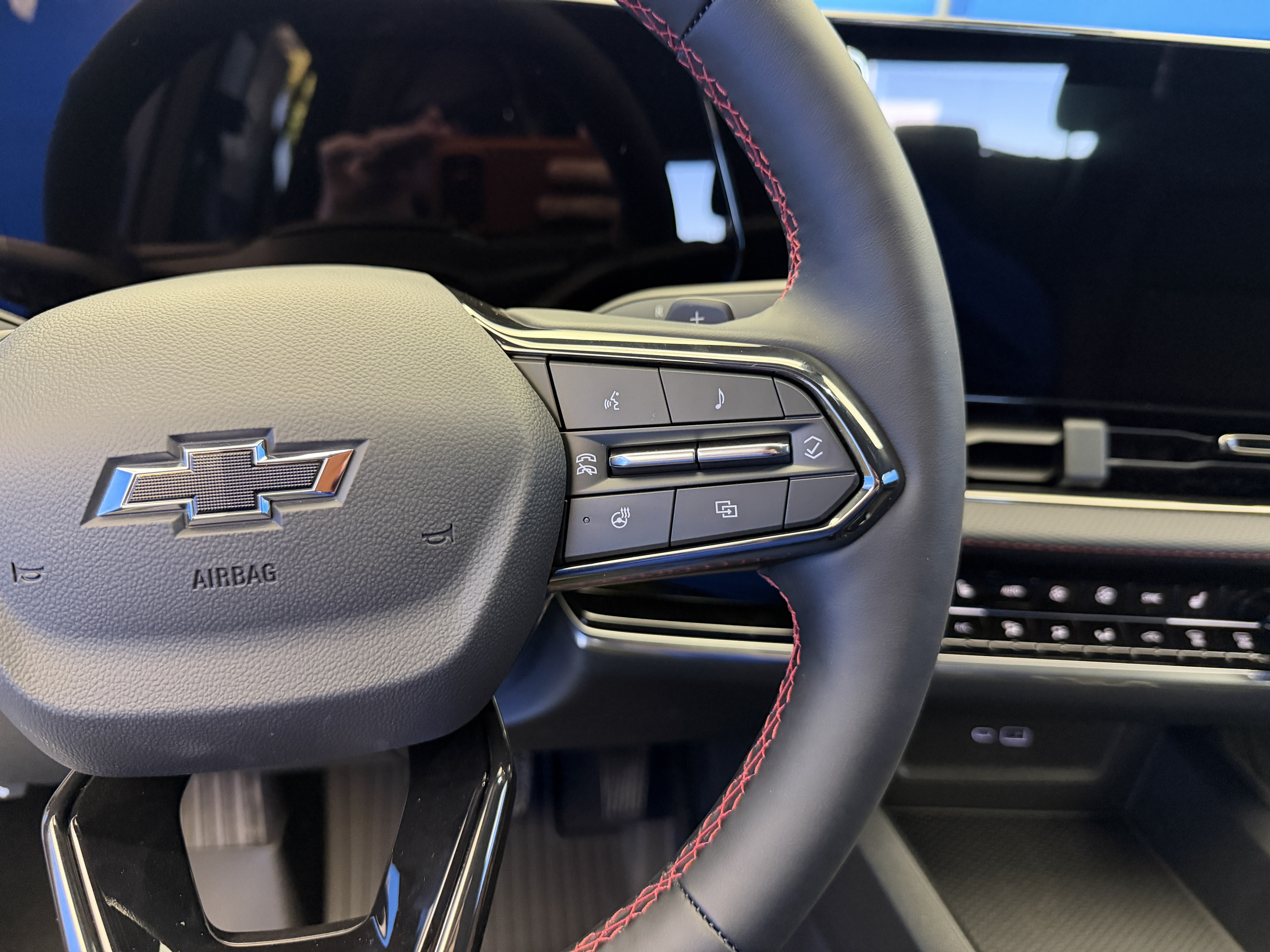 New 2027 Chevrolet Equinox RS w/ Safety and Technology Package FWD image 16
