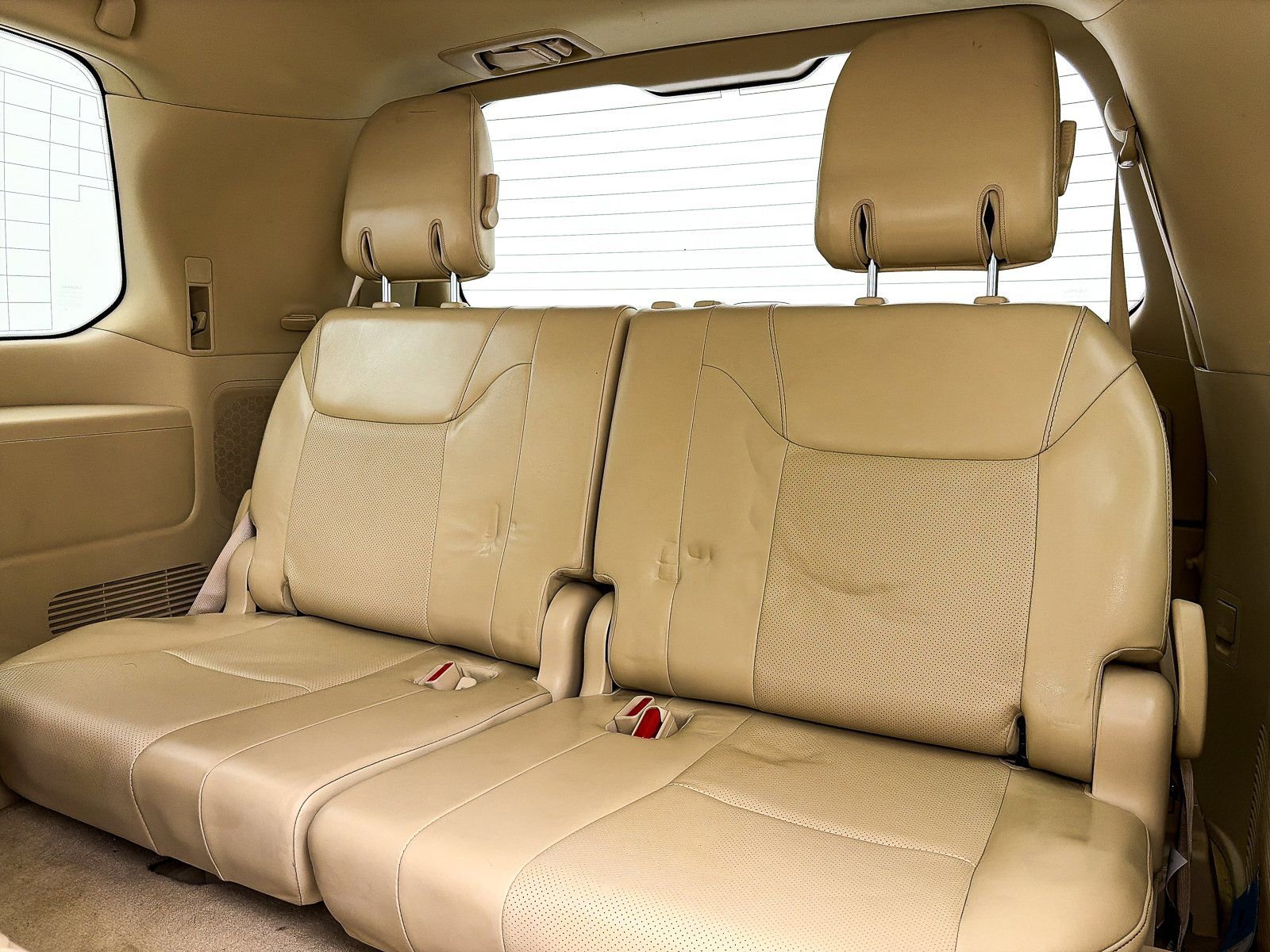 Used 2013 Lexus LX 570 4WD w/ Luxury Pkg w/Pre-crash image 38
