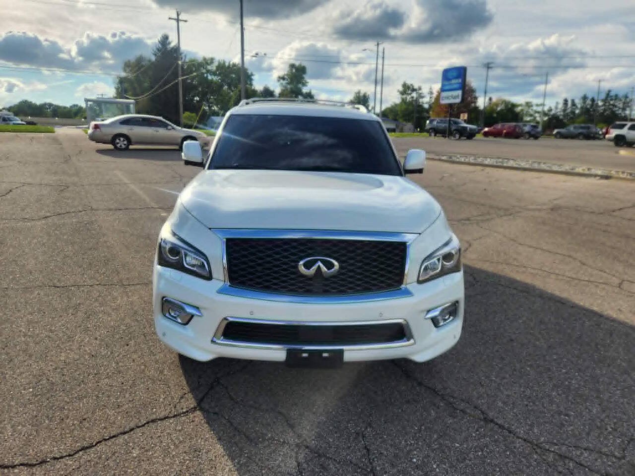 Used 2017 INFINITI QX80 4WD image 9