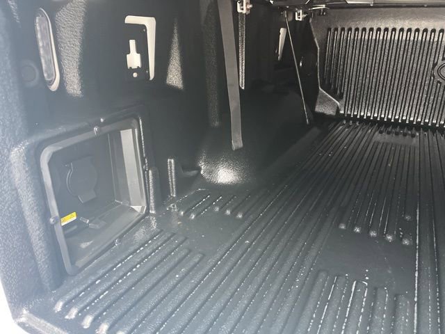 Used 2023 Ford F150 Lariat w/ Equipment Group 502A High image 13