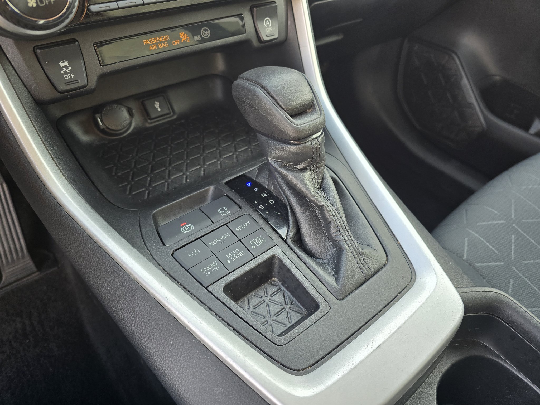 Used 2021 Toyota RAV4 XLE AWD/4WD image 19