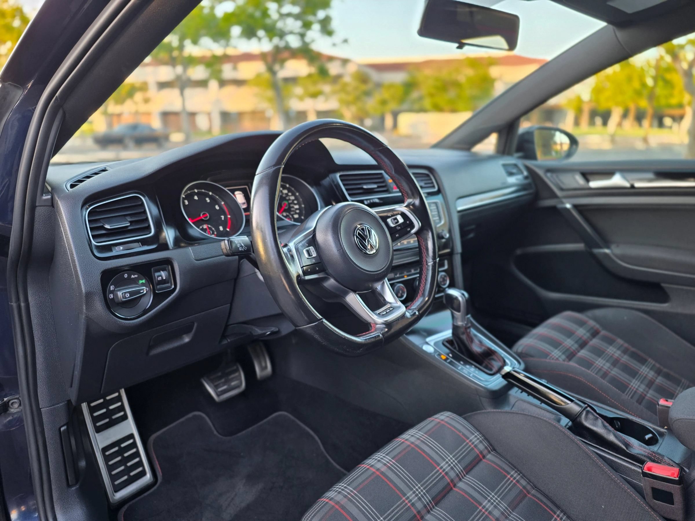 Used 2017 Volkswagen GTI Sport FWD image 17