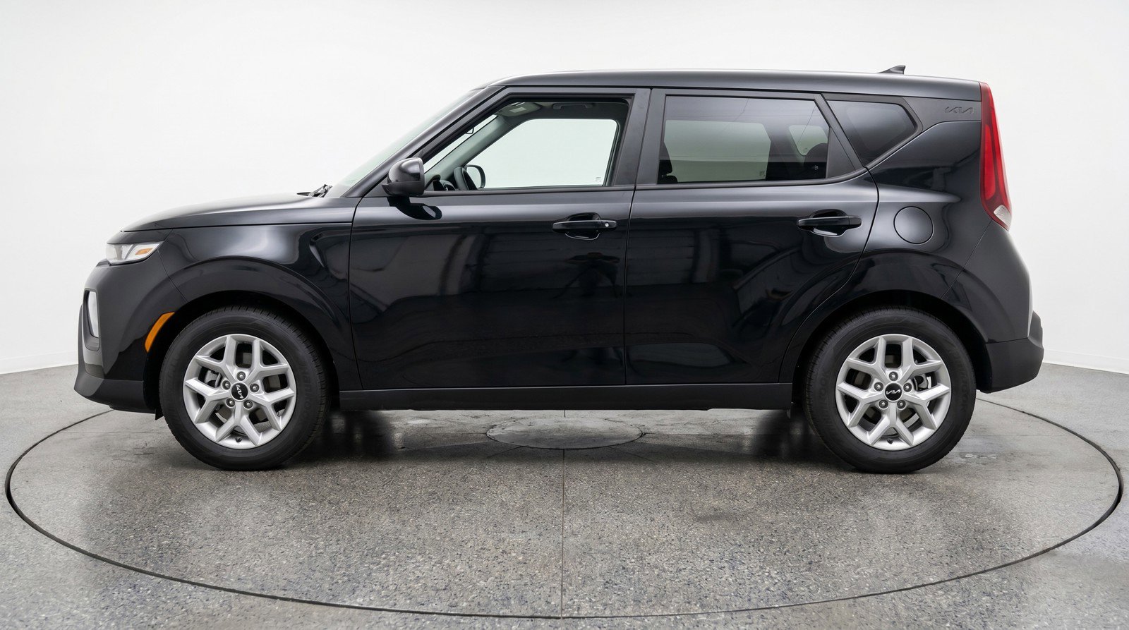 Used 2025 Kia Soul LX w/ LX Technology Package FWD image 5