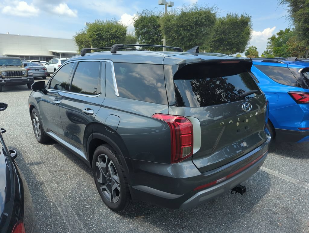 Used 2023 Hyundai Palisade SEL w/ Premium Package FWD image 3