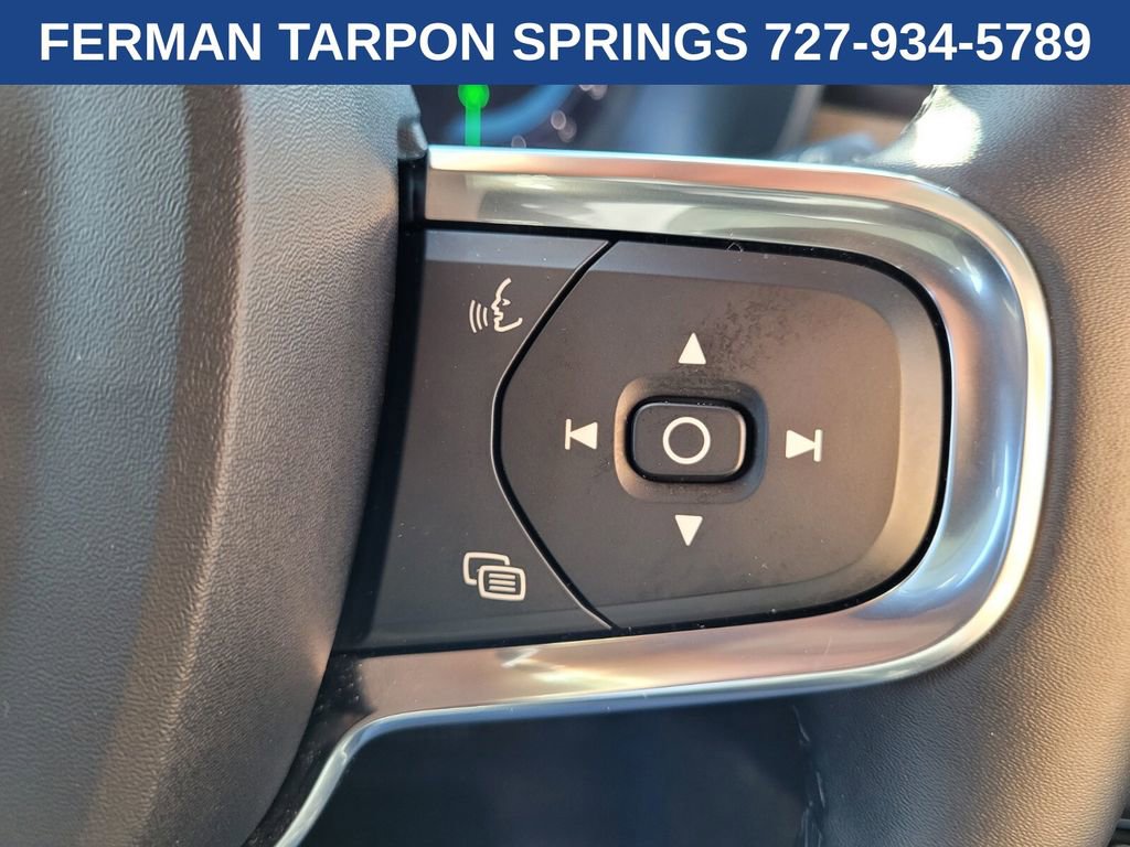 Certified 2025 Volvo XC40 B5 Core image 30