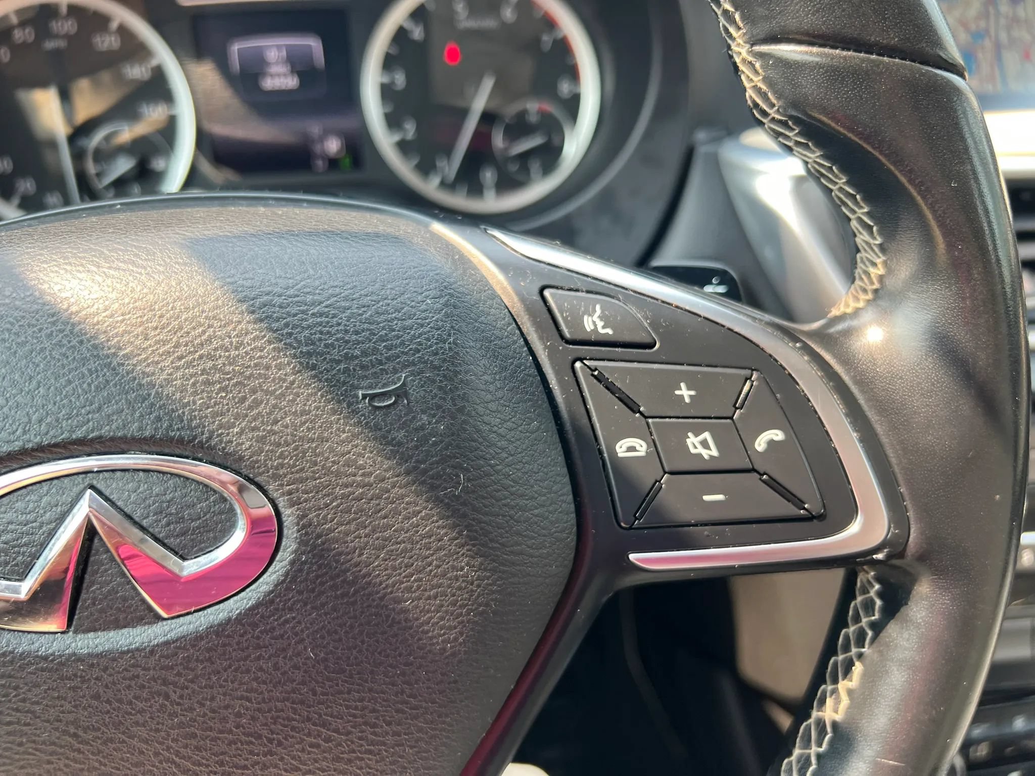Used 2018 INFINITI QX30 Premium w/ Navigation Package AWD/4WD image 19