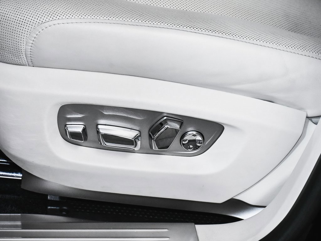 Used 2018 Rolls-Royce Ghost image 45