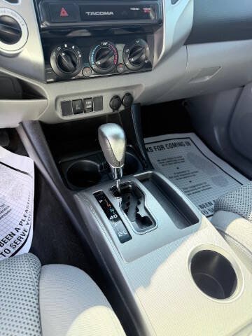 Used 2015 Toyota Tacoma 4x4 Double Cab image 13