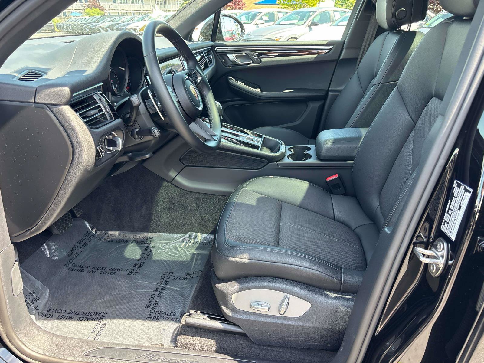 Used 2024 Porsche Macan AWD/4WD image 9