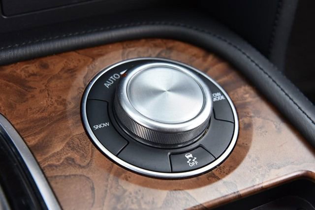 Used 2024 Nissan Armada SL image 21