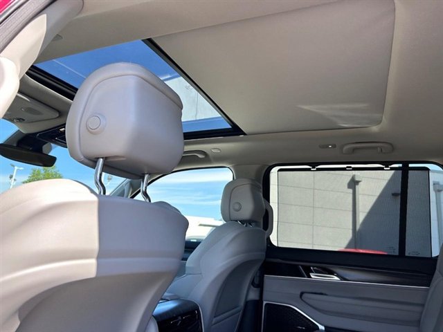 Used 2024 Jeep Wagoneer Series II w/ Convenience Group I image 13