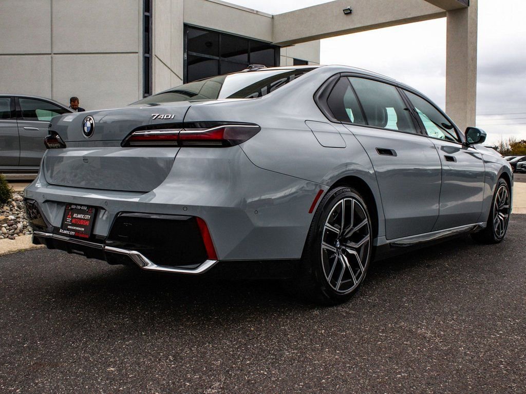 Used 2025 BMW 740i xDrive image 6