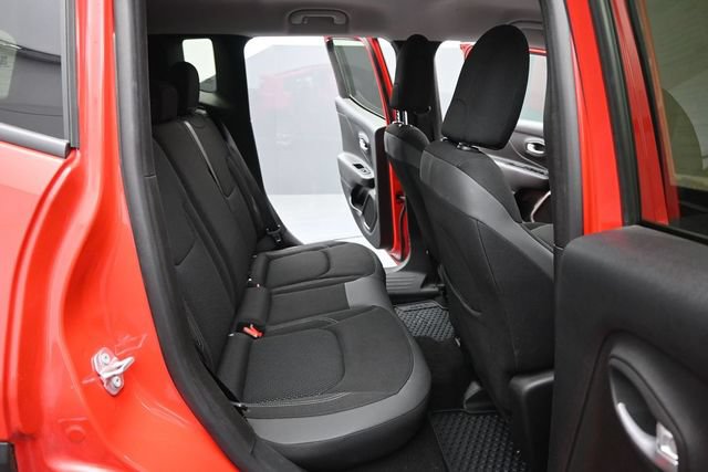 Used 2023 Jeep Renegade Latitude w/ Premium Group AWD/4WD image 21
