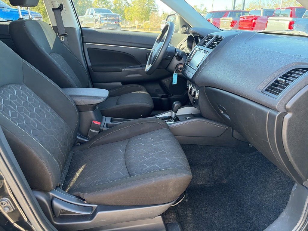 Used 2023 Mitsubishi Outlander Sport SE image 8