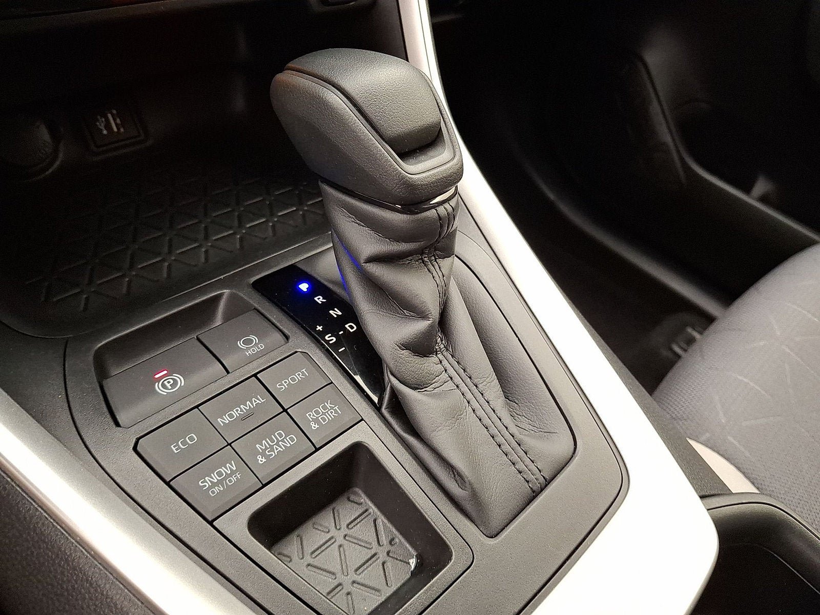 Certified 2025 Toyota RAV4 XLE AWD/4WD image 4