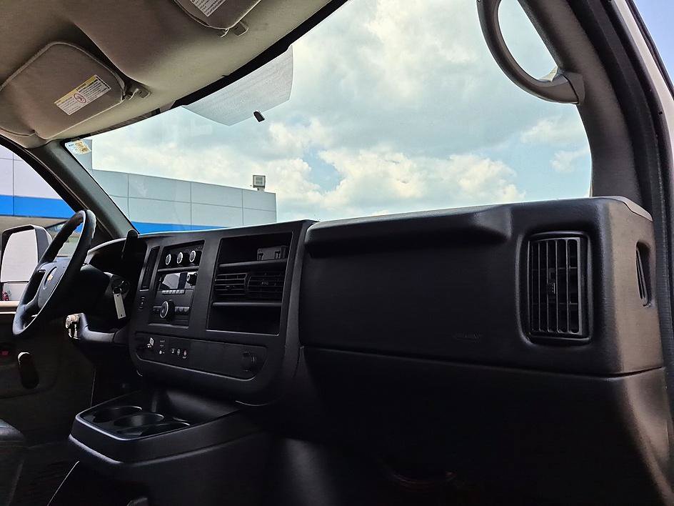 Used 2014 Chevrolet Express 3500 Extended RWD image 32