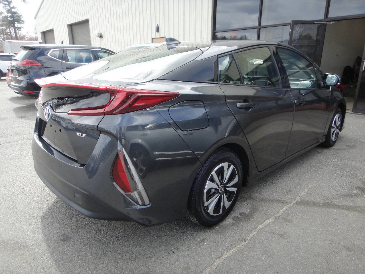 Used 2018 Toyota Prius Prime Advanced w/ Carpet Mat Package image 6