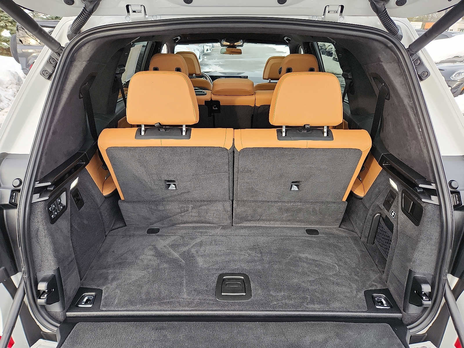 Certified 2024 BMW X7 xDrive40i w/ M Sport Package image 27