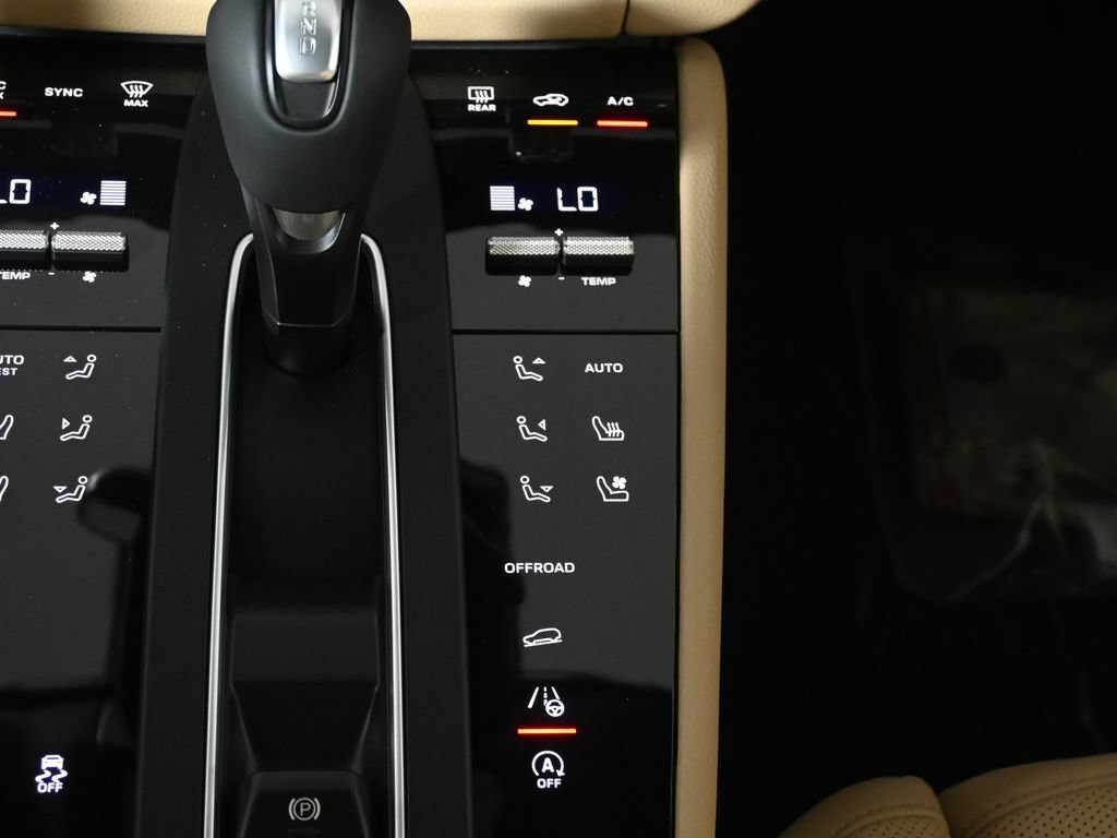 New 2026 Porsche Macan AWD/4WD image 25