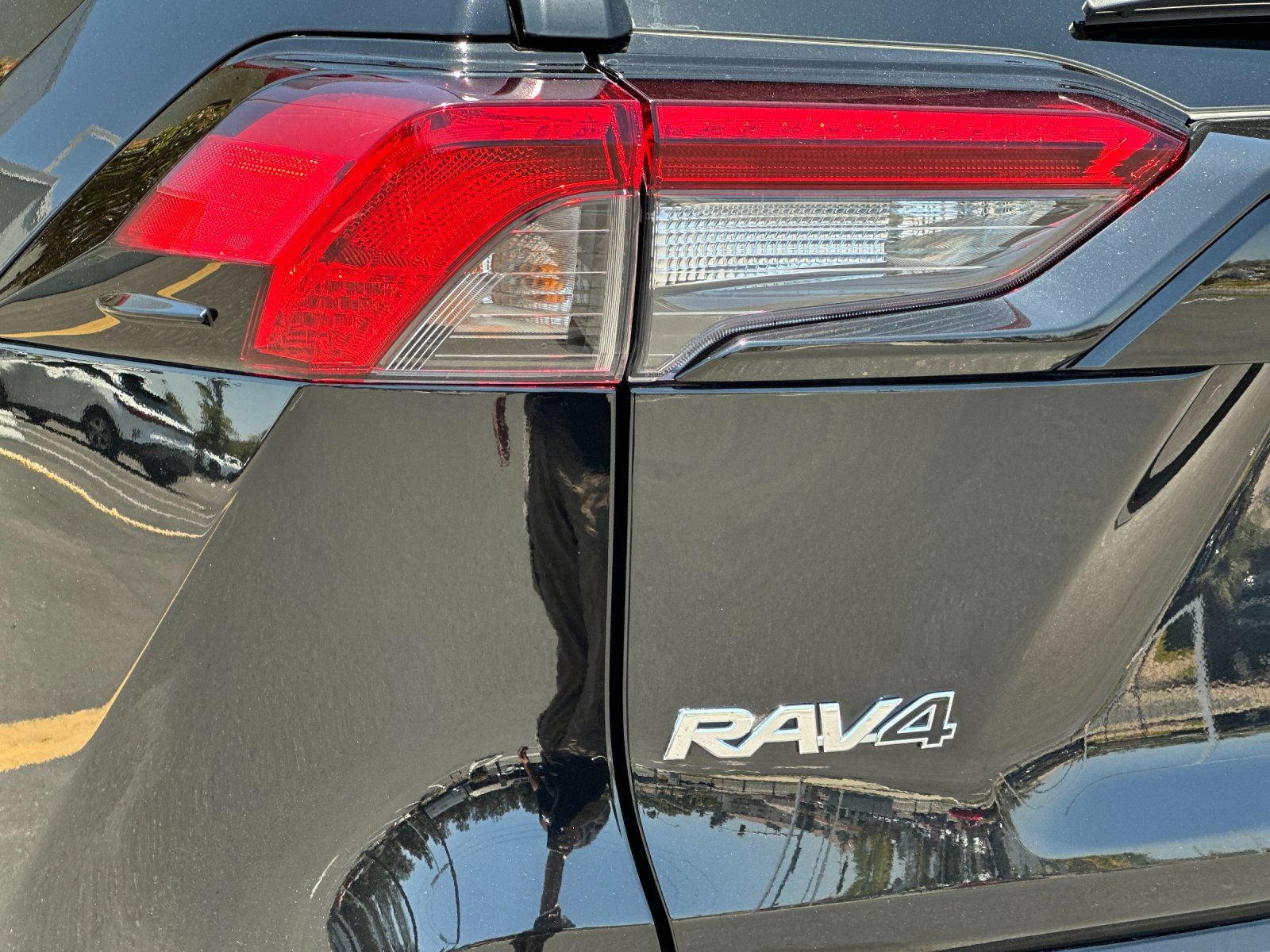 Used 2024 Toyota RAV4 XLE FWD image 24