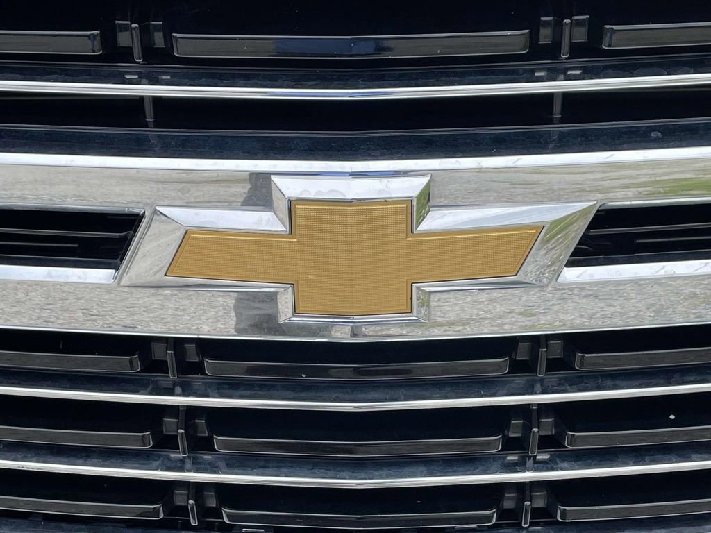 Used 2023 Chevrolet Suburban LT image 32