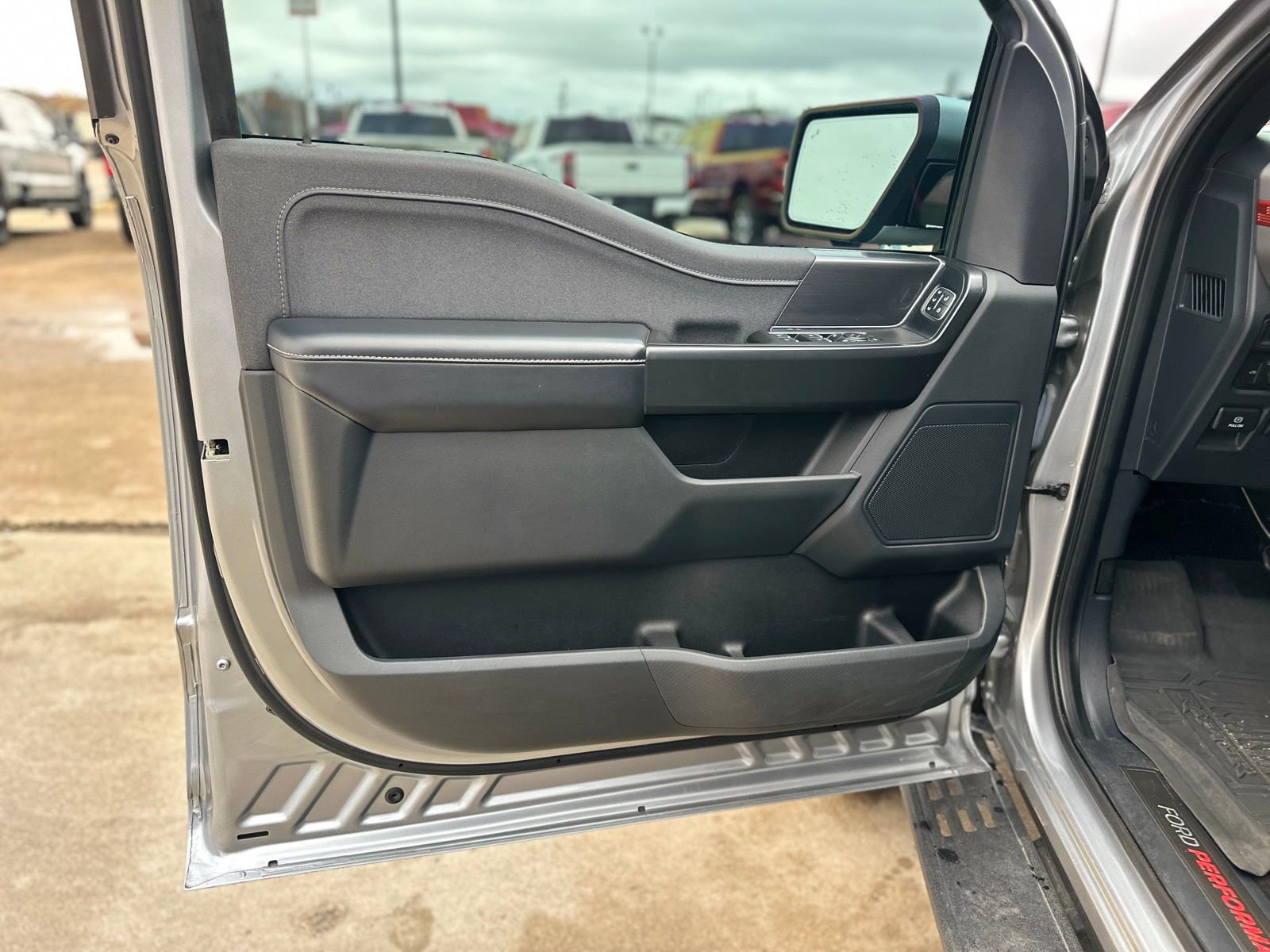 Used 2022 Ford F150 Raptor image 24