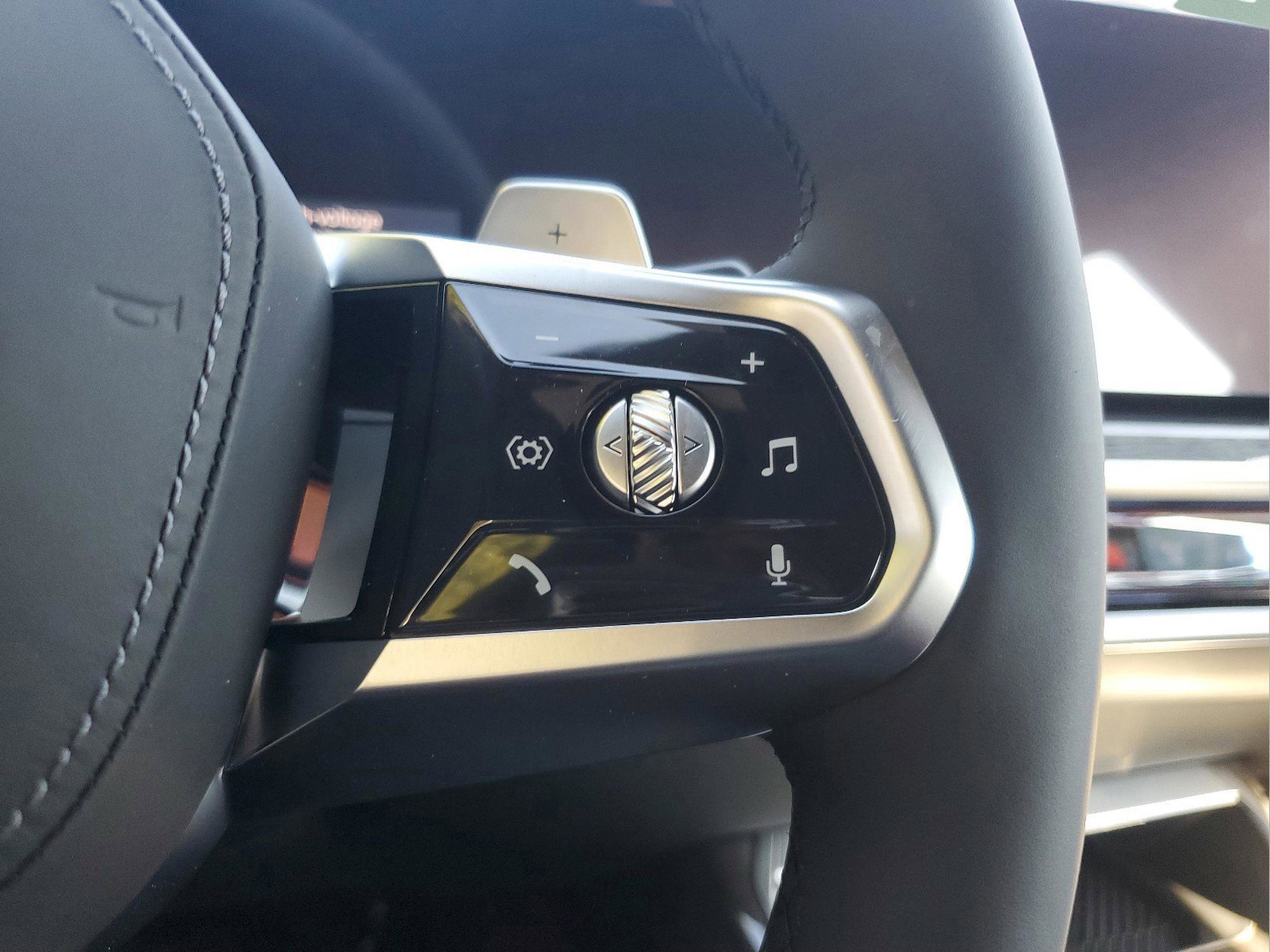 Used 2025 BMW 750e xDrive 750e xDrive image 24